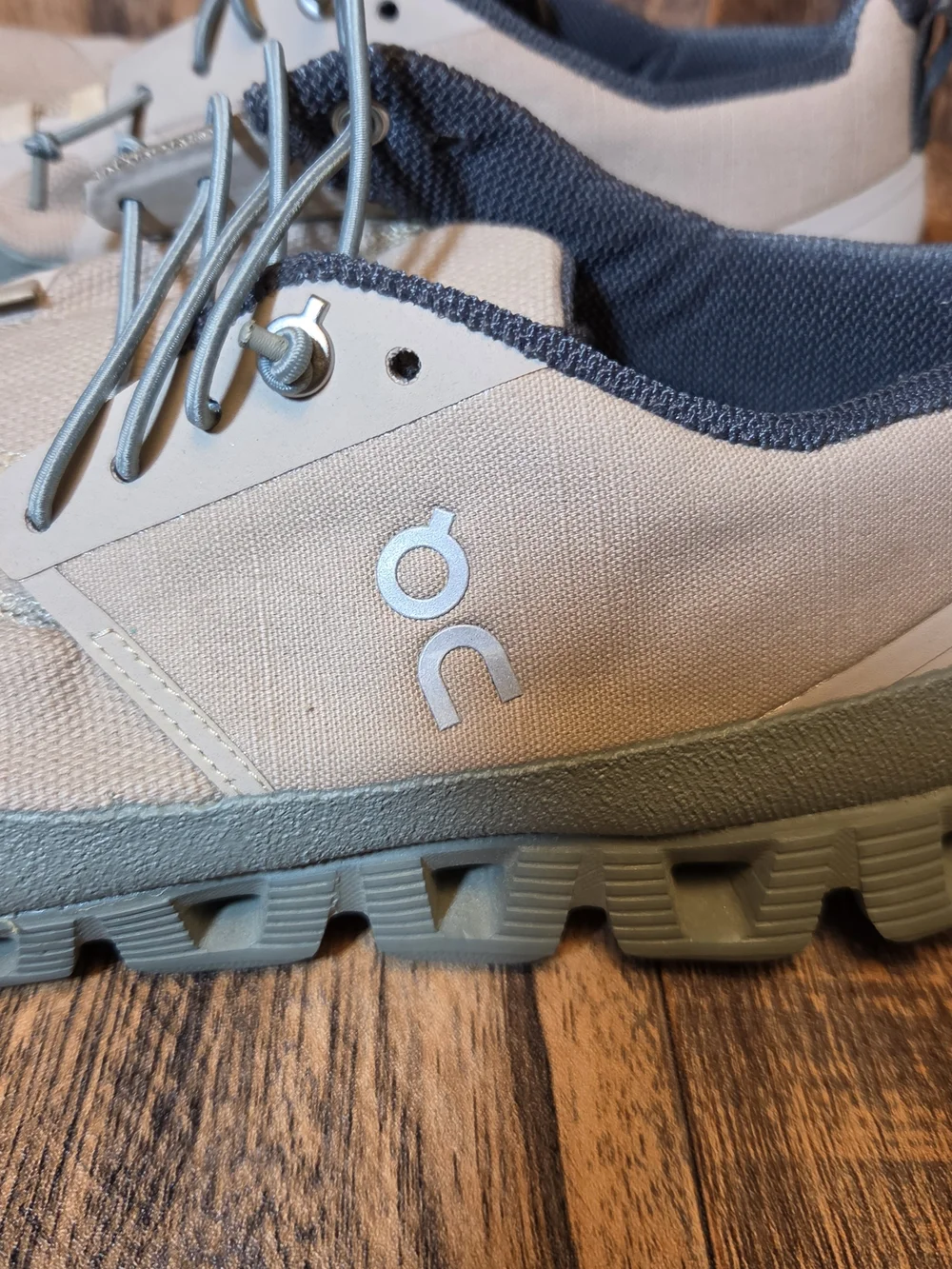 On Cloud Running Womens Low-Profile Running Shoes in Beige/Blue